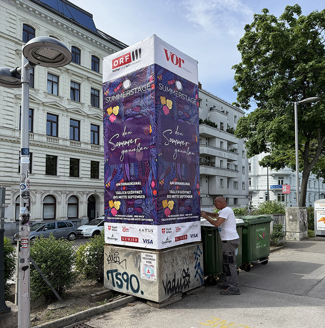 Werbeturm für die Summerstage bei der U4